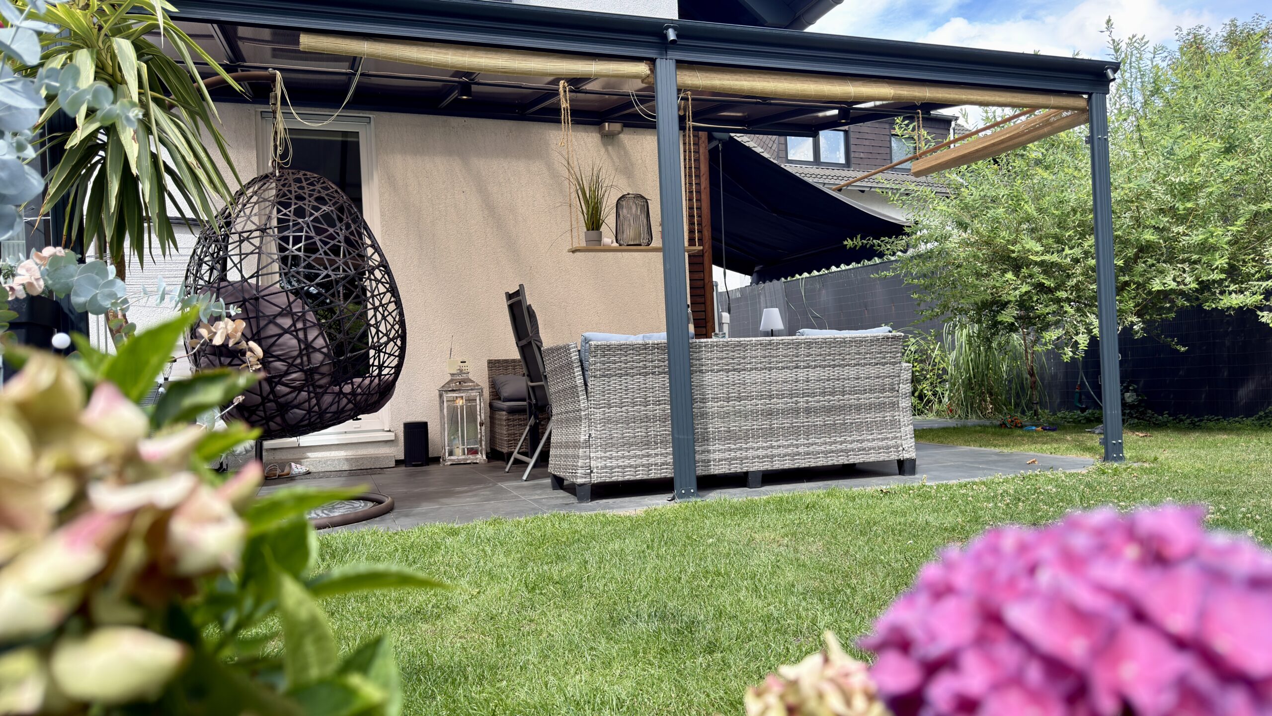 Überdachte Terrasse zum Garten